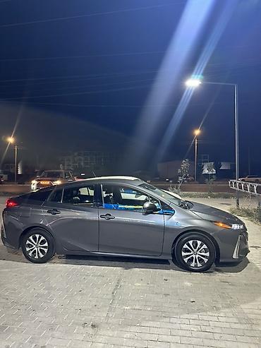 byd e6: Toyota Prius: 2020 г., Гибрид, Хэтчбэк — 5