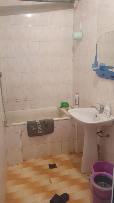 Uzunmüddətli kirayə mənzillər: Kohne gunesli,Mega storenin yanında,9 mərtəbənin,4-cü mərtəbəsində,3 — 6