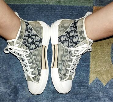 Women's Sneakers and athletic shoes: 37.5 na lalafo.rs — 13 Women's Sneakers and athletic shoes: 37.5 — 13