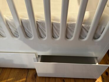 Oğlan və qız üçün, Dördbucaq, Beşik, Dəst ilə, Matras ilə, Yellənmə mexanizmsiz