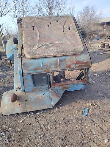 Digər kuzov detalları: Məhsul: Traktor kabini (köhnə model, mavi rəng) Təsvir: - Universal — 4