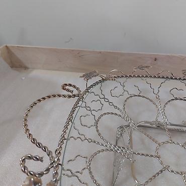 corək qabı: Dekorativ metal səbət – şüşə altlıqla - Material: gümüşü rəngli metal — 1