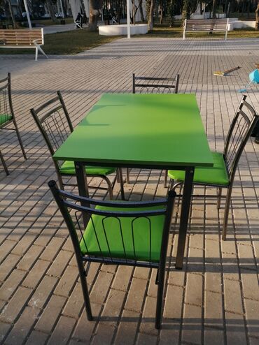 Masalar: Stullarin anbardan satişi var. Ölcülərə görə qiymət deyişir. Hər — 16