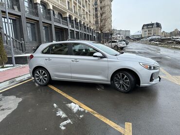 Размещение рекламы: Hyundai Elantra: 2019 г., 2 л, Автомат, Бензин, Хэтчбэк