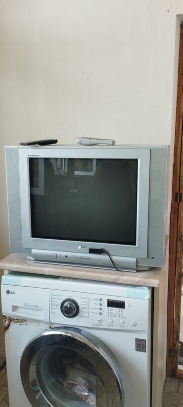 Televizorlar: Əla vəziyyətdədir heç bir problemi yoxdur bütün kanalları göstərir