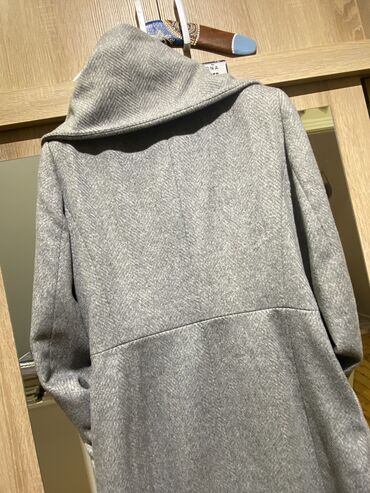 Paltolar: Mango palto. Boz rəng.3 dəfə geyilib.Çox gözəl,maraqlı və qeyri adi — 8