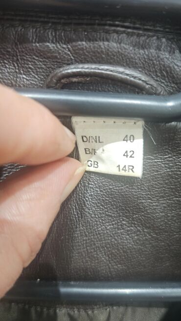 Ostale jakne, kaputi, prsluci: Ženska kožna jakna + torbica (cena u kompletu) Kožna jakna: - — 12