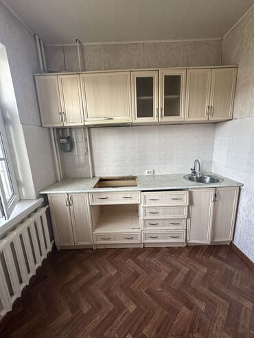мебель в таатане бишкек: Кухонный шкаф, Б/у, Напольный, С мойкой, Дерево