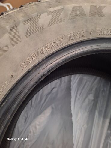 купить бу резину r14: Продаю резину 
225/65/17. 4 шт цена 10000
215/60/16 2шт.цена 5000