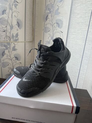 Nike idman ayaqqabısı. 39-40-41 razmer geyinən şəxslər üçün uyğundur