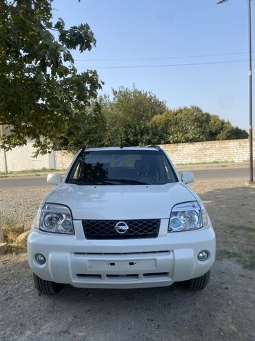 sadiq lapetler: Nissan X-Trail: 2 l | 2001 il Ofrouder/SUV