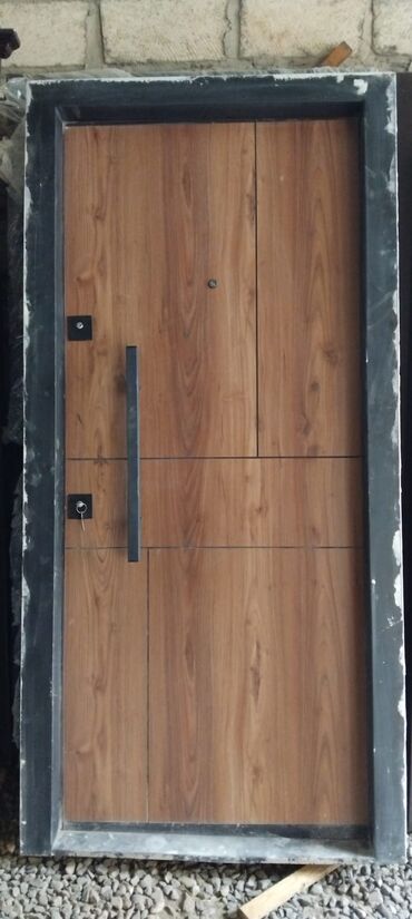 демир дарваза: Tezedi 370 manat bina ucun giriw qapisi 1m x 2m.10 sm