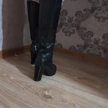 сапог бортовой: Qadın ayaqqabıları paketi 1) Dizə qədər çəkmə - Rəng: qara - — 2