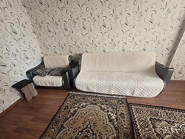 чехол на диван с креслами: Комплект мягкой мебели: прямой диван и кресло в едином стиле. - Диван — 1