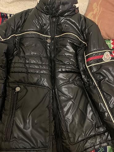 torba za vikend: Moncler muška zimska jakna – crna, sjajni najlon sa perjem - Model sa — 2