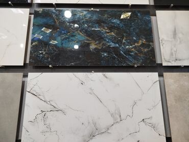 otağ qapları: Mərmər naxışlı böyük formatlı keramika plitələri - Üst səth: yüksək