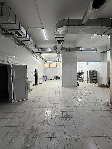 с хранения: Продажа магазинов В жилом доме, 230 м², 1 этаж — 2