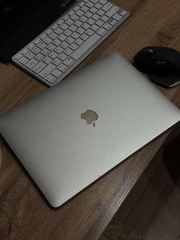 surface studio: Apple MacBook Air 13" (M1, 2020), серебристый (экран разбитый) - Чип — 1