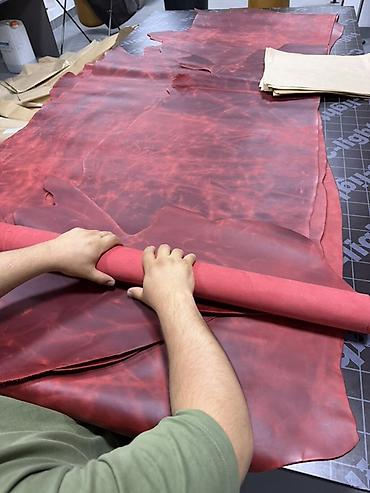 Кожаные куртки: Натуральная кожа. - Тип материала: натуральная кожа - Формат: целые — 4