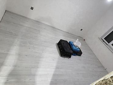 mdf material: Ağ rəngli interyer qapıları və açıq boz laminat döşəmə - Dizayn — 3