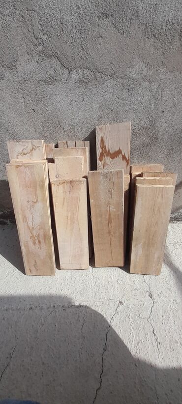 suya davamli laminatlar: Pol taxtasından artıq qalıb. eni 13.5 sm. qalınlıq 28 mm dir. təmiz