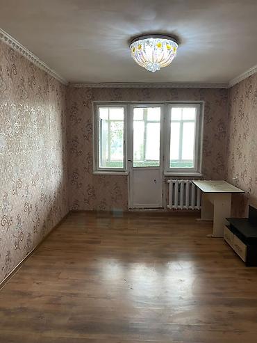 отдам дешевле: 2 комнаты, ул. Масалиева-Абдыкадырова, Собственник, Без животных, от 1 года, С мебелью частично — 1