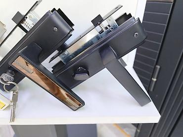 Metal qapılar üçün mexaniki tutacaq və qıfıl dəsti - Rəng: qara