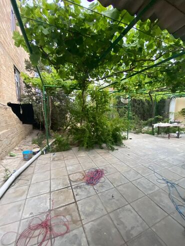 Həyət evləri və villaların satışı: Bine atciliqda ev satilir Satılır: geniş həyət sahəsi olan iki — 18