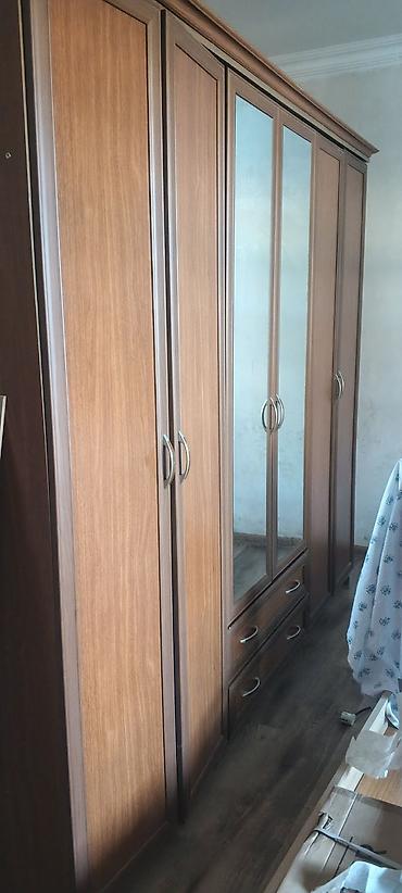 Geniş tutumlu 5 qapılı paltar şkafı - Material: ağac teksturalı