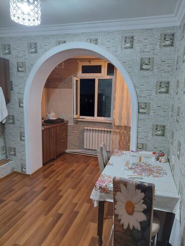 Köhnə tikili: Ev yerlesir 3 cu mkr Turk liseyinin yani 2otaqli 5in 5i Lelinqrad — 8