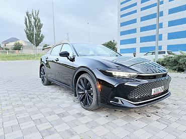 краун 2023: Toyota Crown: 2025 г., 2.5 л, Вариатор, Гибрид, Кроссовер — 1