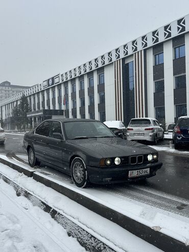 BMW: BMW 5 series: 1988 г., 2 л, Механика, Бензин, Седан