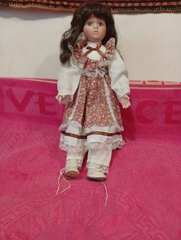 Oyuncaqlar: Bu farfor kuklalar kolleksiyası müxtəlif ölçülərdə və detallı — 6