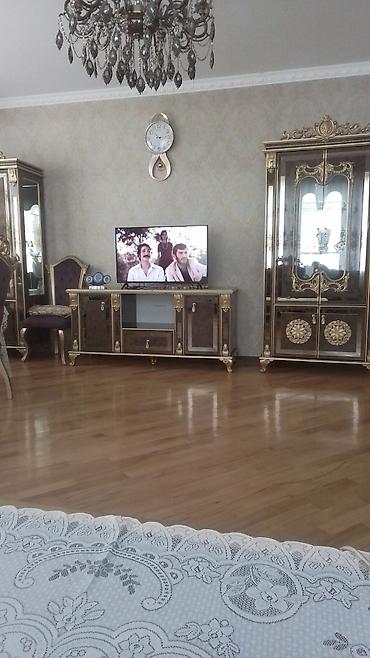 televizor ekran qoruyucu: Smart TV – təxminən 43–50 düym, nazik çərçivəli və incə korpuslu — 4