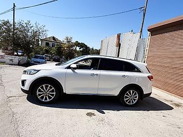 masin səkli: Kia Sorento – ağ kuzovlu, geniş və komfortlu krossover. Təcili əlim — 5