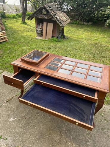 Stilske vitrine: Vitrina-sto za izlaganje nakita, satova ili kolekcionarskih predmeta — 4