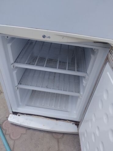 аренда холодильника: Продаю холодильник в рабочем состоянии работает без проблемв хорошем