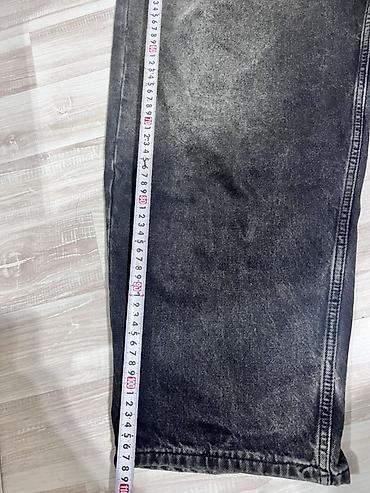 Kişi geyimləri: Cins şalvar, Bershka — 3