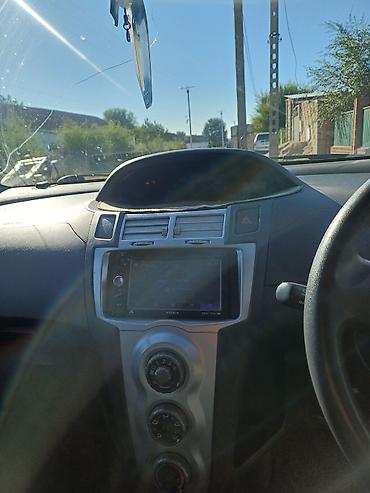 Toyota: Toyota Vitz: 2005 г., 1.3 л, Вариатор, Бензин, Хэтчбэк — 7