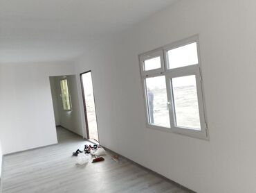 Konteynerlər: Konteyner ev-isdi və soyuqa qarşı izolyasıya olunmuşdur. İki otaq — 6