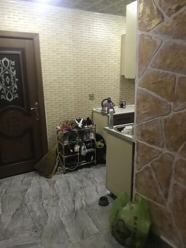 Köhnə tikili: Qazax Rayonu Bazarstor ilə üz bə üz bina 3 otaqlı mənzil kirayə — 2