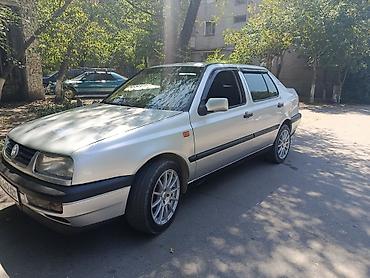 Унаа: Volkswagen Vento: 1995 г., 1.8 л, Кол менен иштөөчү, Бензин, Седан — 1