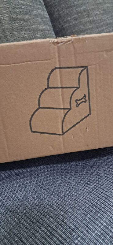 Oprema za kućne ljubimce: Stepenice za pse,sive boje,pozadina crna, juce kupljene 03.12.preko — 10