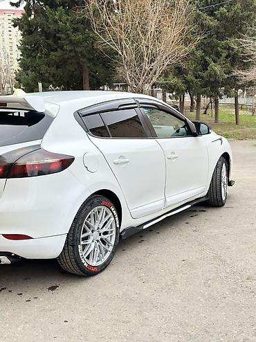 vaz 2109 samara: Renault Megane hetçbek, ağ rəngdə təqdim olunur. Avtomobilin xarici — 4