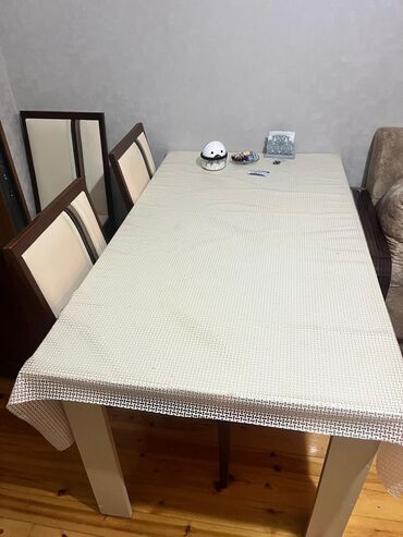 Растения: Для гостиной, Б/у, Нераскладной, Прямоугольный стол, 4 стула
