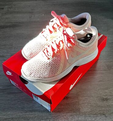 лоро пиано обувь бишкек цена: 👟 Nike sneakers 👟 Кроссовки в хорошем состоянии Размер: 37,5 EUR