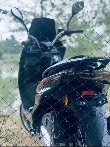 мотоциклы цены бу: Продаю скутер макси, в идеальном состоянии. Едет хорошо, с ездой