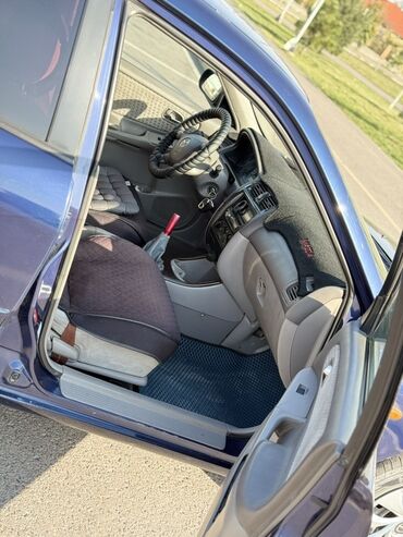 Mazda: Mazda 626: 2001 г., 2 л, Механика, Бензин, Седан — 8