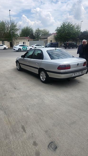 Opel: Opel Omega B sedan - Kuzov: 4 qapılı sedan, gümüş rəng - Mühərrik — 3