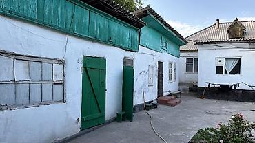 Продажа коттеджей и домов: Алайбек +996/702/88/88/17 Продается отличная усадьба из 2 домов в г — 15
